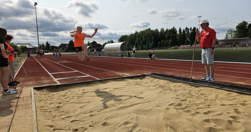 Lehkoatletický stadion Romana Šebrleho ožil otevřenými atletickými přebory